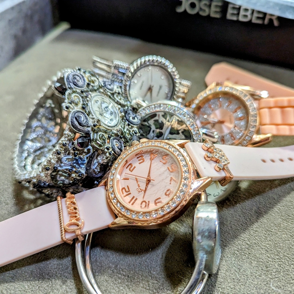 DE@L!! NINE FASHION WATCHES-$19